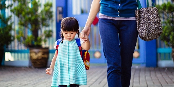 Nhược điểm khi cho trẻ đi học sớm - Kidsuni.vn
