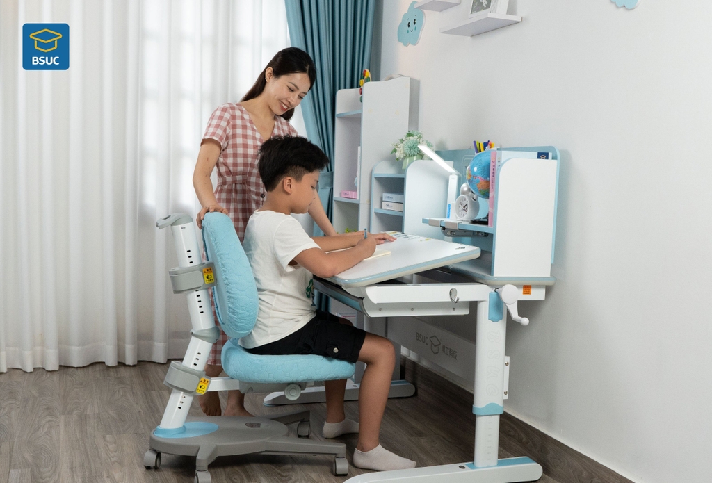 Bàn học thông minh liền giá sách