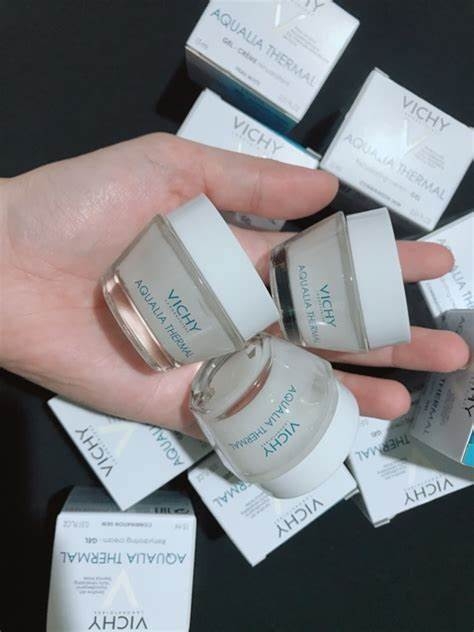 Kem Dưỡng Vichy Cấp Ẩm & Cung Cấp Nước Dạng Gel 15ml Aqualia Thermal Rehydrating Cream-Gel