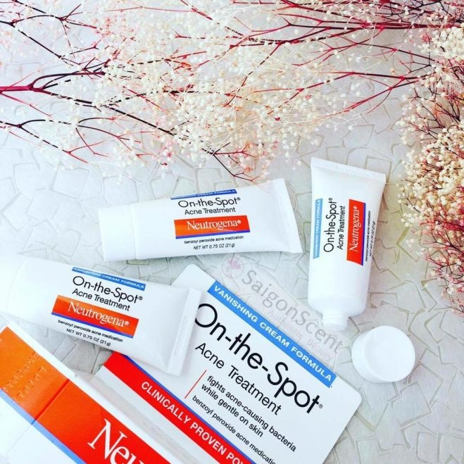 Kem Trị Mụn Neutrogena On The Spot Acne Treatment