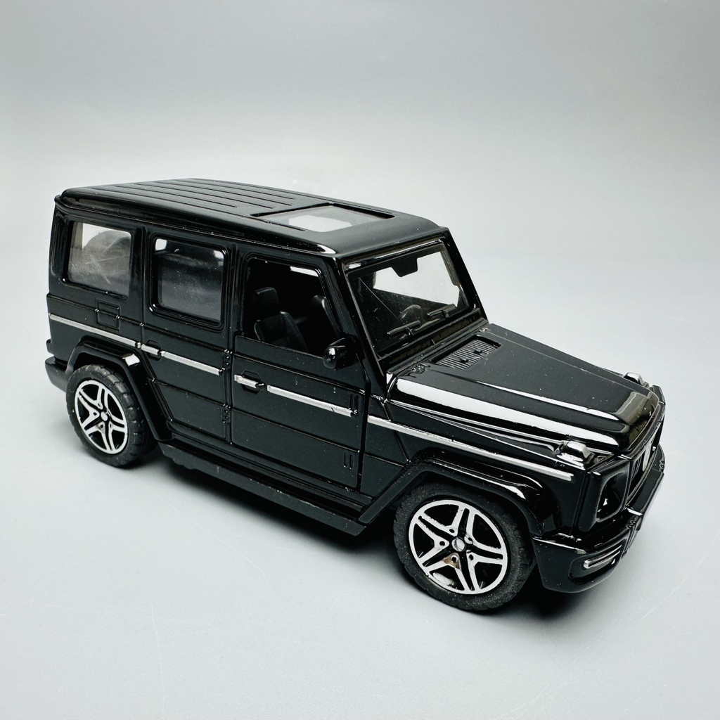 Mô Hình xe jeep đen tỉ lệ 1:36 Hợp kim có thể mở cửa - bánh sau chạy cót - Dài 12cm - rộng 5cm - cao 5cm nặng : 200gram - FULL BOX : box màu SKU : oto186