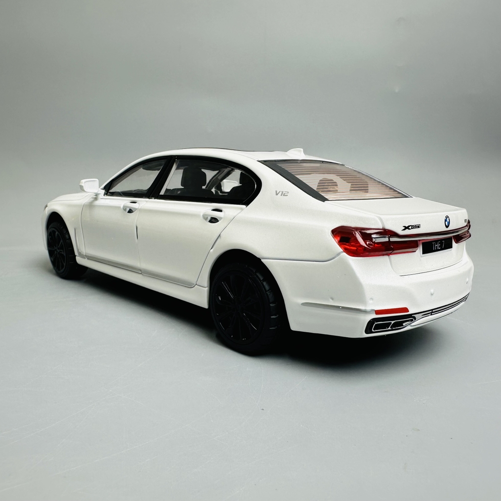 Mô Hình xe bmw trắng tỉ lệ 1:24 Hợp kim có thể mở cửa - bánh sau chạy cót - Dài 22cm - rộng 9cm - cao 6cm - nặng : 1200gram - FULL BOX : box màu SKU : oto291 - N3-K7-T1-S3