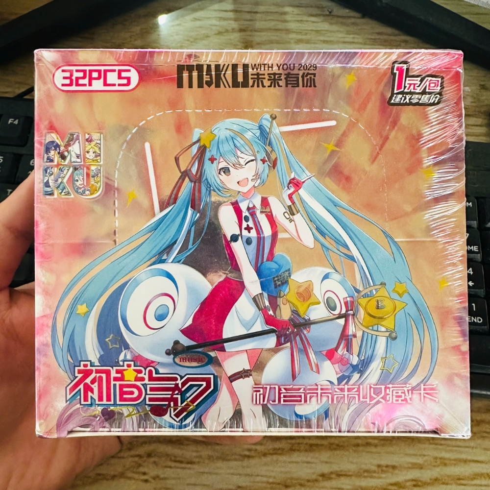 Pack anime thẻ Miku ( 32 Pack 1 hộp - 1 Pack có 5 thẻ ) - dài 14cm - cao 13cm - Hộp màu N3-K20-T3-S1