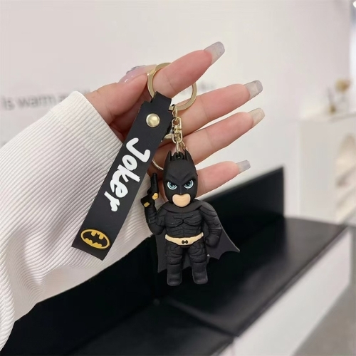 Móc Khóa Bat Man đứng cầm súng siêu ngầu . Dây móc dài : 10cm - Mô Hình Cao : 6cm - Nặng 50gram K77-T7-S6