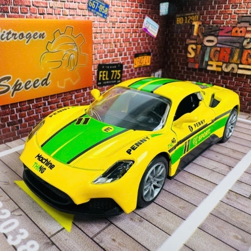 Mô Hình Oto ferari vàng vạch xanh . tỉ lệ 1:36 - Chạy Cót - Có Kèm Đế - Dài 12cm - rộng 5cm - cao 4cm  - nặng : 400gram - FULL BOX . SKU : oto522a - K114A81 - K52-T3-S7