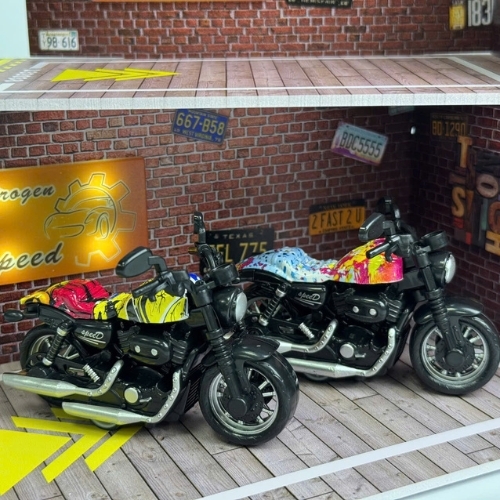 Mô Hình 1 vỉ 2 Xe harley , Tỉ Lệ 1:32 - bánh sau chạy cót - Dài 9cm - rộng 5cm - cao 6cm - nặng : 300gram - FULL BOX : box màu SKU : oto533 - K183B3