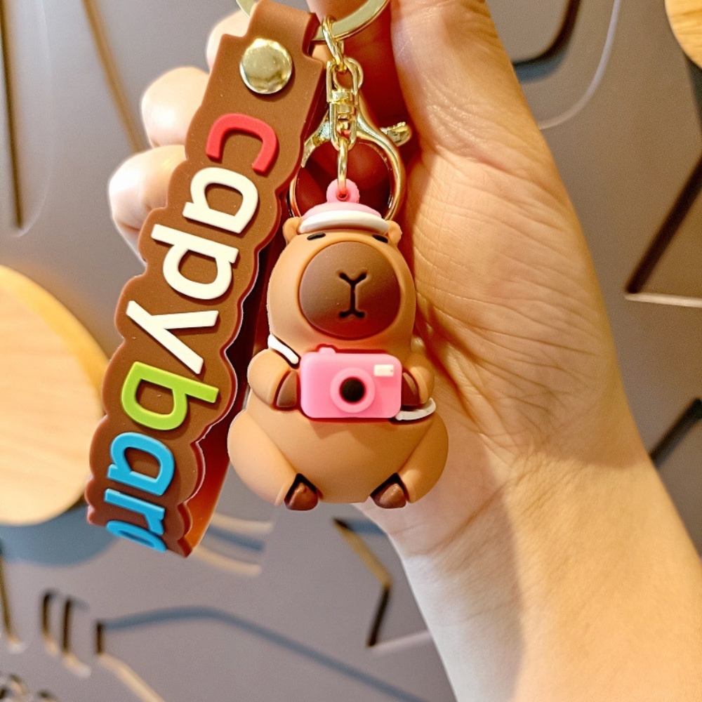 móc khóa capy bara cầm máy ảnh hồng - Dây móc dài : 10cm - Mô Hình Cao : 5.5cm - Nặng : 50gram - No Box : bọc túi OPP N3-K13-T6-S3