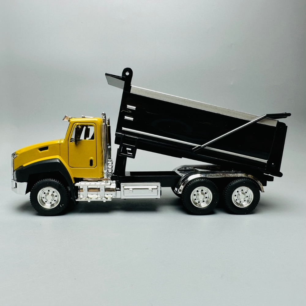 Mô Hình Xe Tải tỉ lệ 1:50 Hợp kim có thể mở cửa - bánh sau chạy cót - Dài 17cm - rộng 5cm - cao 6cm - nặng : 200gram - FULL BOX : box màu SKU : oto117 n3-k10-t2-s3