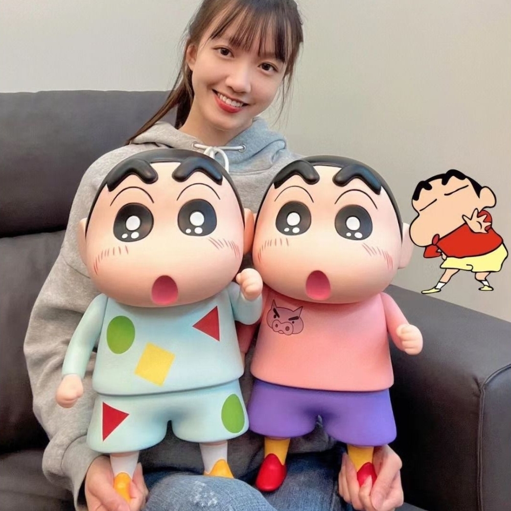 Mô Hình Shin bút chì áo cam hồng bản to - Phụ Kiện :  Đế - Cao 40cm - nặng 1500gram- Figure Cậu Bé Bút Chì - bọc túi OPP - Hộp Carton - K11-T4-S5