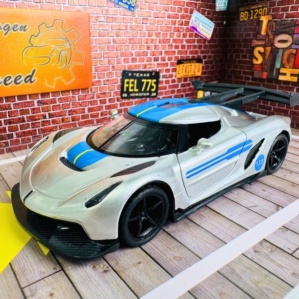 Mô Hình Xe Đua Bạc Vạch Xanh tỉ lệ 1:36 Hợp kim có thể mở cửa - bánh sau chạy cót - Dài 12.5cm - rộng 5.5cm - cao 3.5cm - nặng : 300gram - FULL BOX : box màu SKU : oto535d - K53-T1-S9