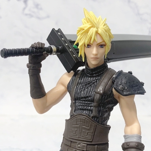 Mô hình Cloud Strife dáng đứng chiến đấu . Cao 22cm , nặng 260gram - box màu - K61-T3-S4