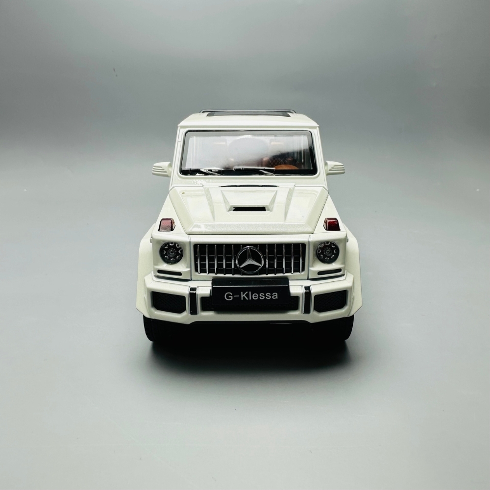 Mô Hình Xe G63 trắng 1:24 Hợp kim có thể mở cửa - bánh sau chạy cót - Có tiếng - đèn pha sáng - Dài 22cm - rộng 9.5cm - cao 9.5cm - nặng ~ 1000gram - FULL BOX : box màu SKU : oto137 -n3-k7-t2-s3
