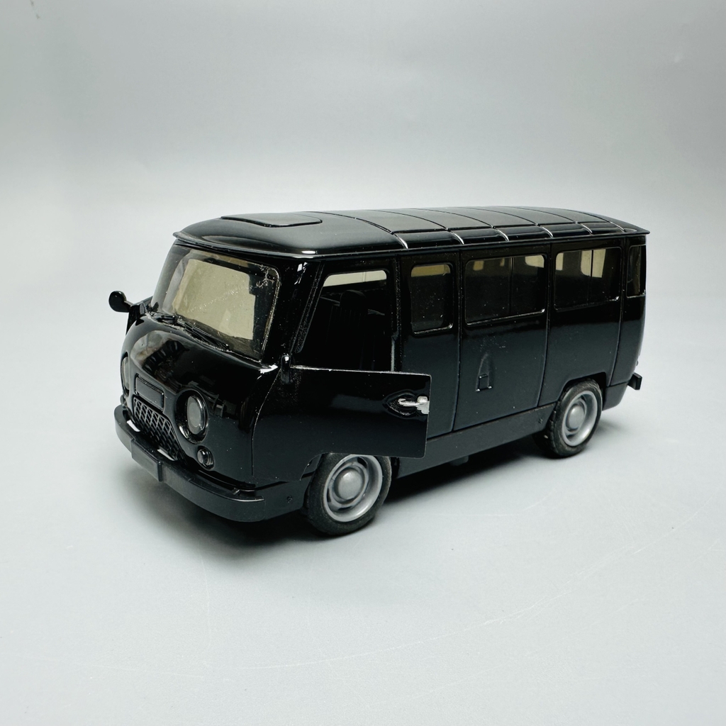 Mô Hình xe uaz đen tỉ lệ 1:36 Hợp kim có thể mở cửa - bánh sau chạy cót - Dài 12cm - rộng 5.5cm - cao 5cm nặng : 200gram - FULL BOX : box màu SKU : oto182