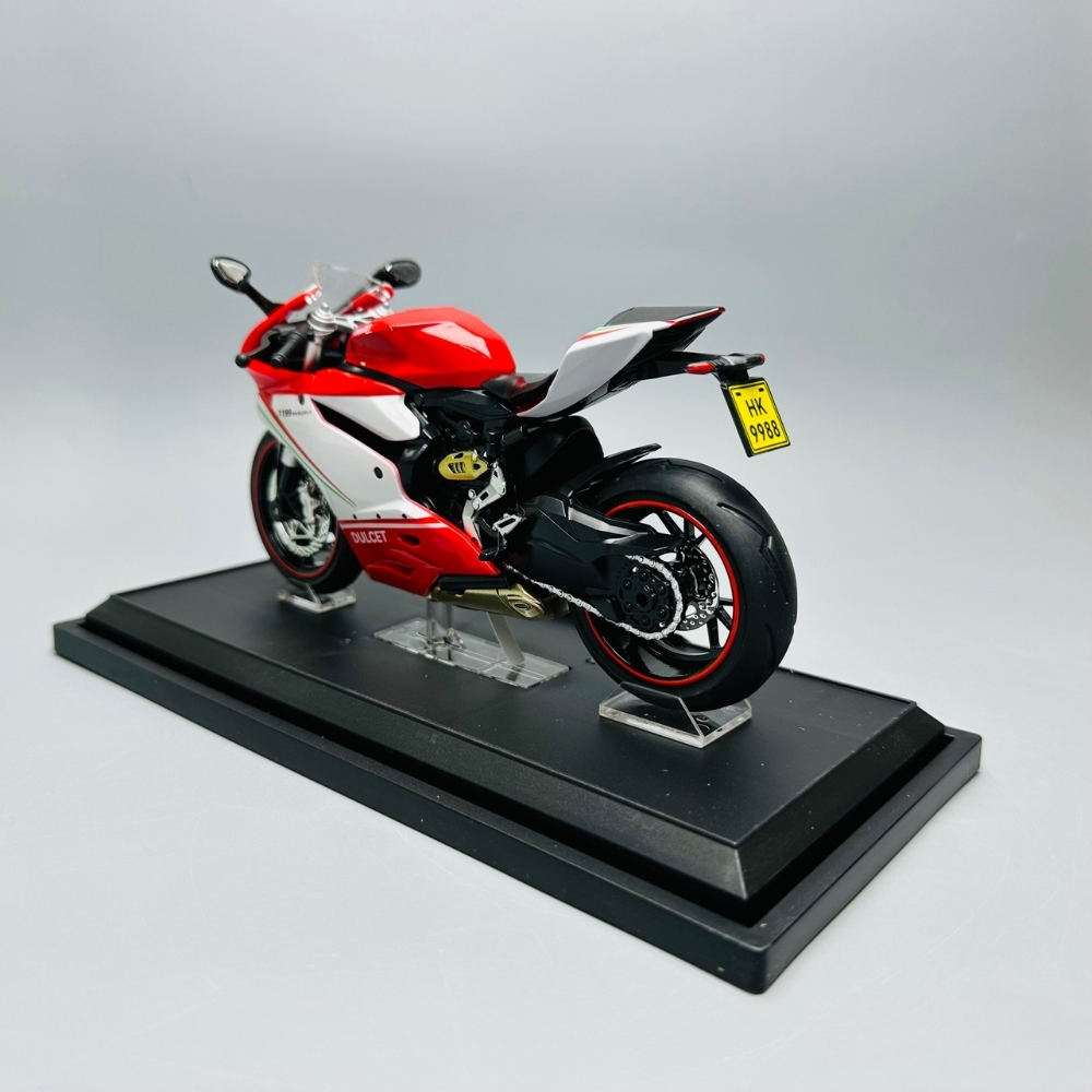 Mô Hình Xe máy ducati 1199 trắng đỏ 1:12 Hợp kim - Có tiếng - đèn pha sáng - Dài 17.5cm - rộng 6.5cm - cao 10cm - nặng ~ 700gram - FULL BOX : box màu SKU : oto150