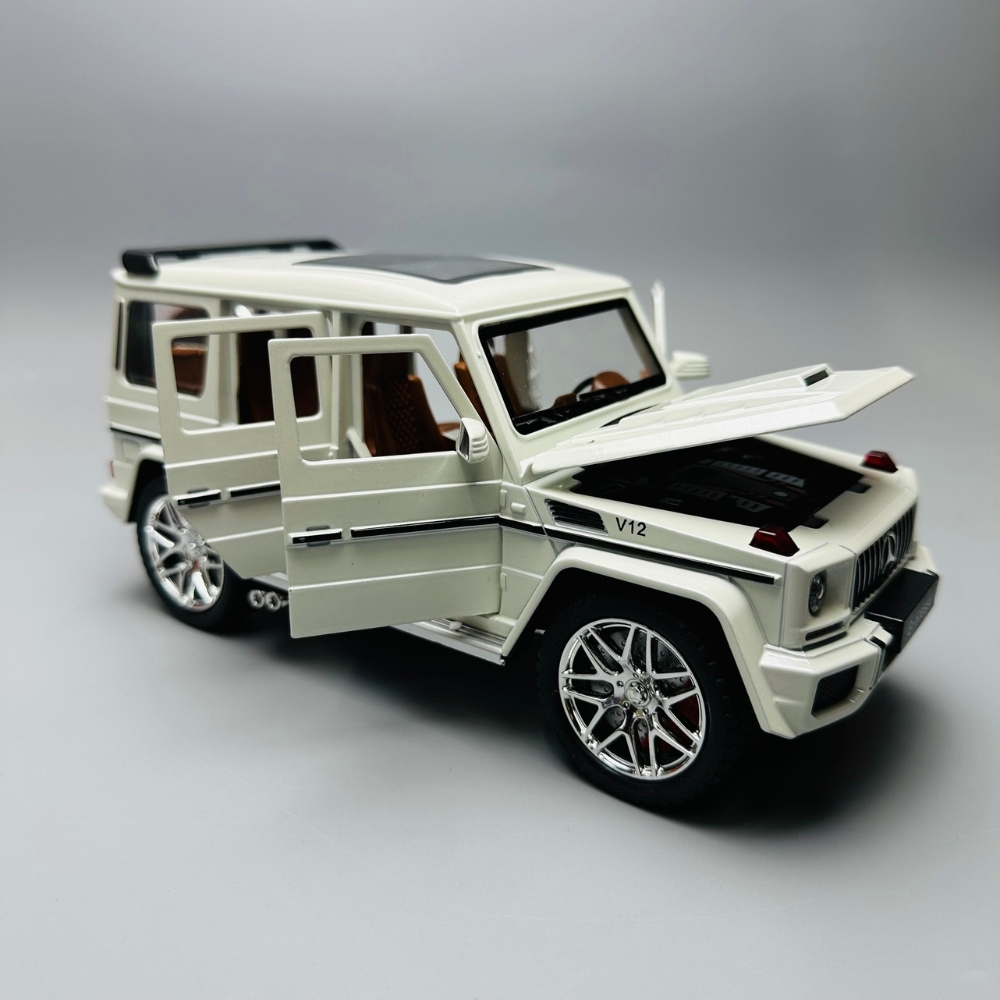 Mô Hình Xe G63 trắng 1:24 Hợp kim có thể mở cửa - bánh sau chạy cót - Có tiếng - đèn pha sáng - Dài 22cm - rộng 9.5cm - cao 9.5cm - nặng ~ 1000gram - FULL BOX : box màu SKU : oto137 -n3-k7-t2-s3