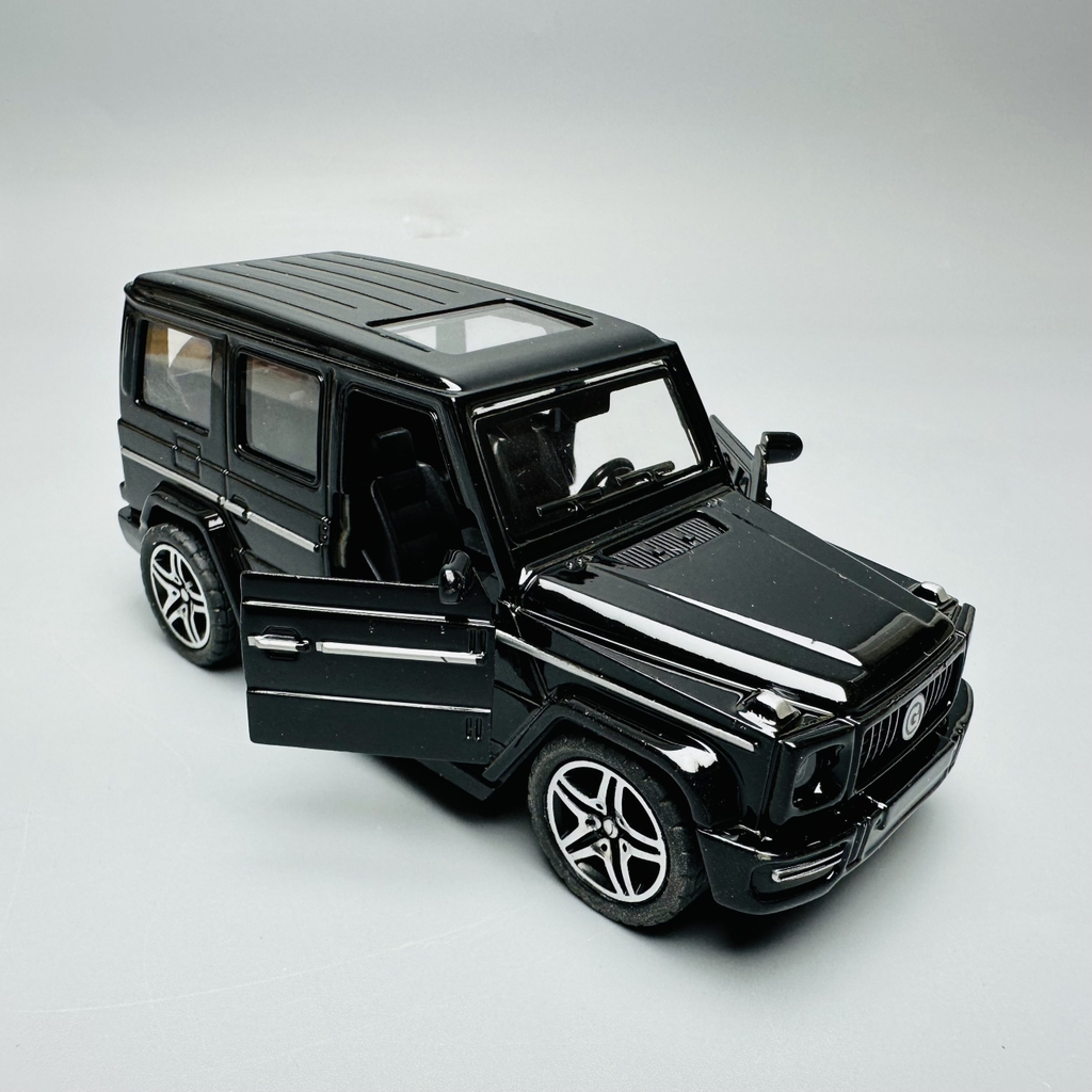 Mô Hình xe jeep đen tỉ lệ 1:36 Hợp kim có thể mở cửa - bánh sau chạy cót - Dài 12cm - rộng 5cm - cao 5cm nặng : 200gram - FULL BOX : box màu SKU : oto186