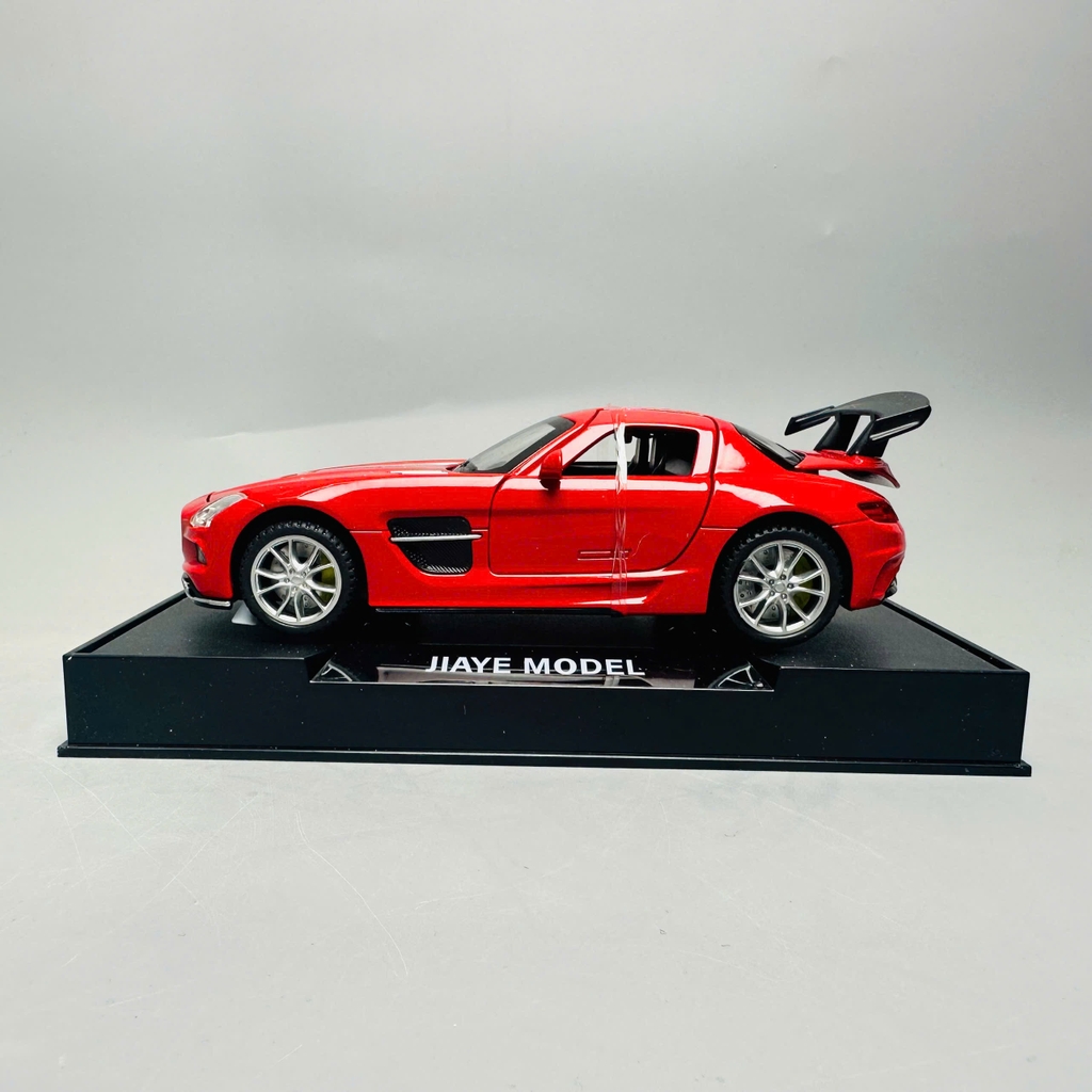 Mô Hình xe mẹc amg đỏ tỉ lệ 1:32 Hợp kim có thể mở cửa - bánh sau chạy cót - Dài 15cm - rộng 7cm - cao 4.5cm - nặng : 400gram - FULL BOX : box màu SKU : oto307 n3-k1-t5-s4