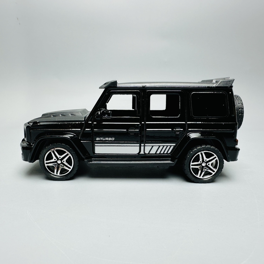Mô Hình xe Mẹc G63 màu Đen - tỉ lệ 1:36 Hợp kim có thể mở cửa - bánh sau chạy cót  - Dài 12cm - rộng 5cm - cao 5cm nặng : 200gram - FULL BOX : box màu - SKU : OTO29 - N3-K4-T5-S2