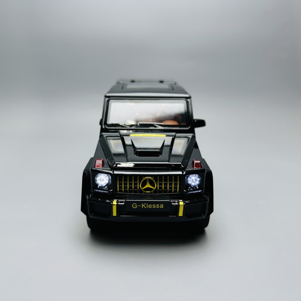 Mô Hình Xe G63 đen 1:24 Hợp kim có thể mở cửa - bánh sau chạy cót - Có tiếng - đèn pha sáng - Dài 22cm - rộng 9.5cm - cao 9.5cm - nặng ~ 1000gram - FULL BOX : box màu SKU : oto136 -n3-k8-t1-s2