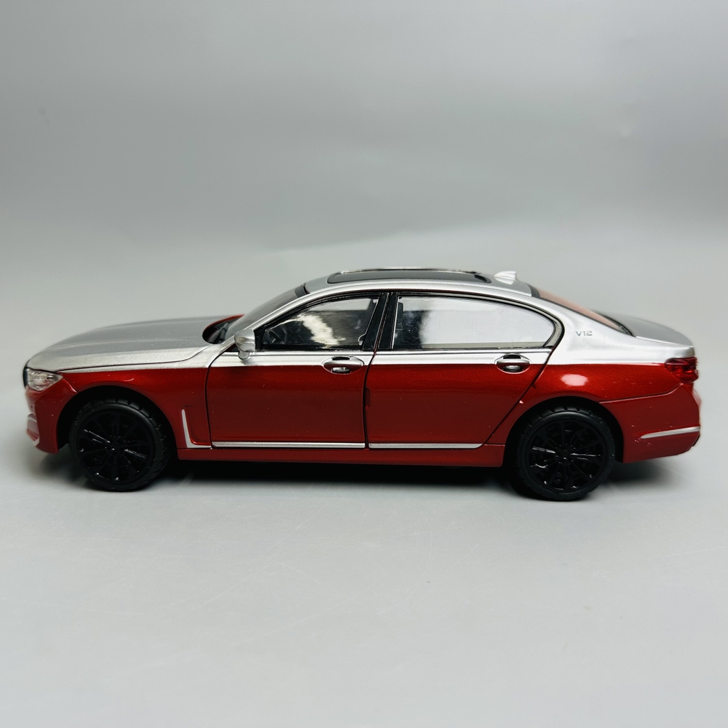 Mô Hình xe bmw đỏ trắng tỉ lệ 1:24 Hợp kim có thể mở cửa - bánh sau chạy cót - Dài 22cm - rộng 9cm - cao 6cm - nặng : 1000gram - FULL BOX : box màu SKU : oto290 - N3-K2-T4-S2