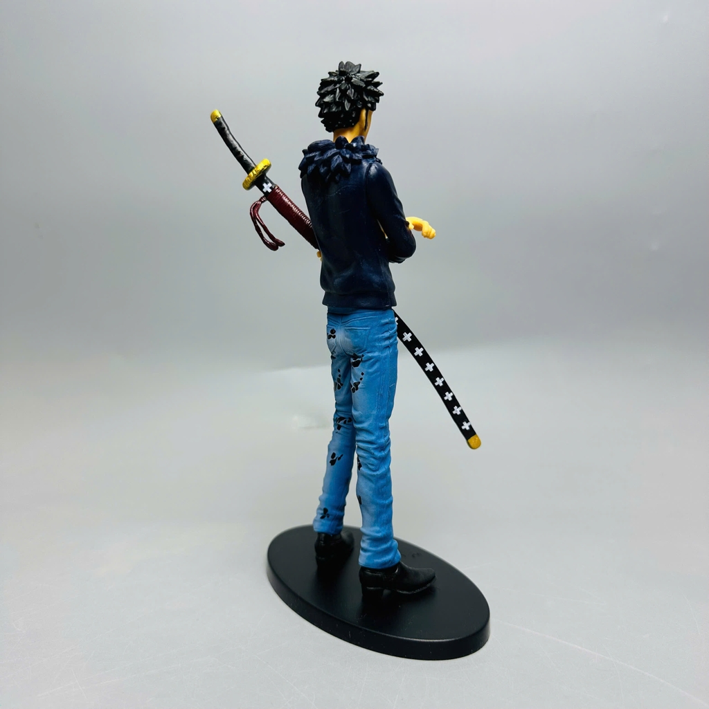 Mô Hình OnePiece Law dáng đứng cầm kiếm siêu ngầu Cao : 18cm nặng 300g - One Piece - Bọc Túi Opp - No Box - N1-K37-T2-S7