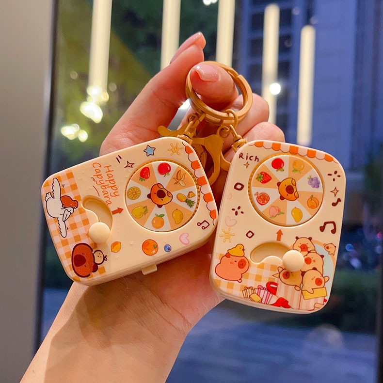 Móc Khóa gạt xoay nâu nhạt capybara vàng ( Có Đèn ) - Dài 6.3cm , Rộng 4.5cm - Nặng 50gram - SKU : moc286e K76-T4-S5