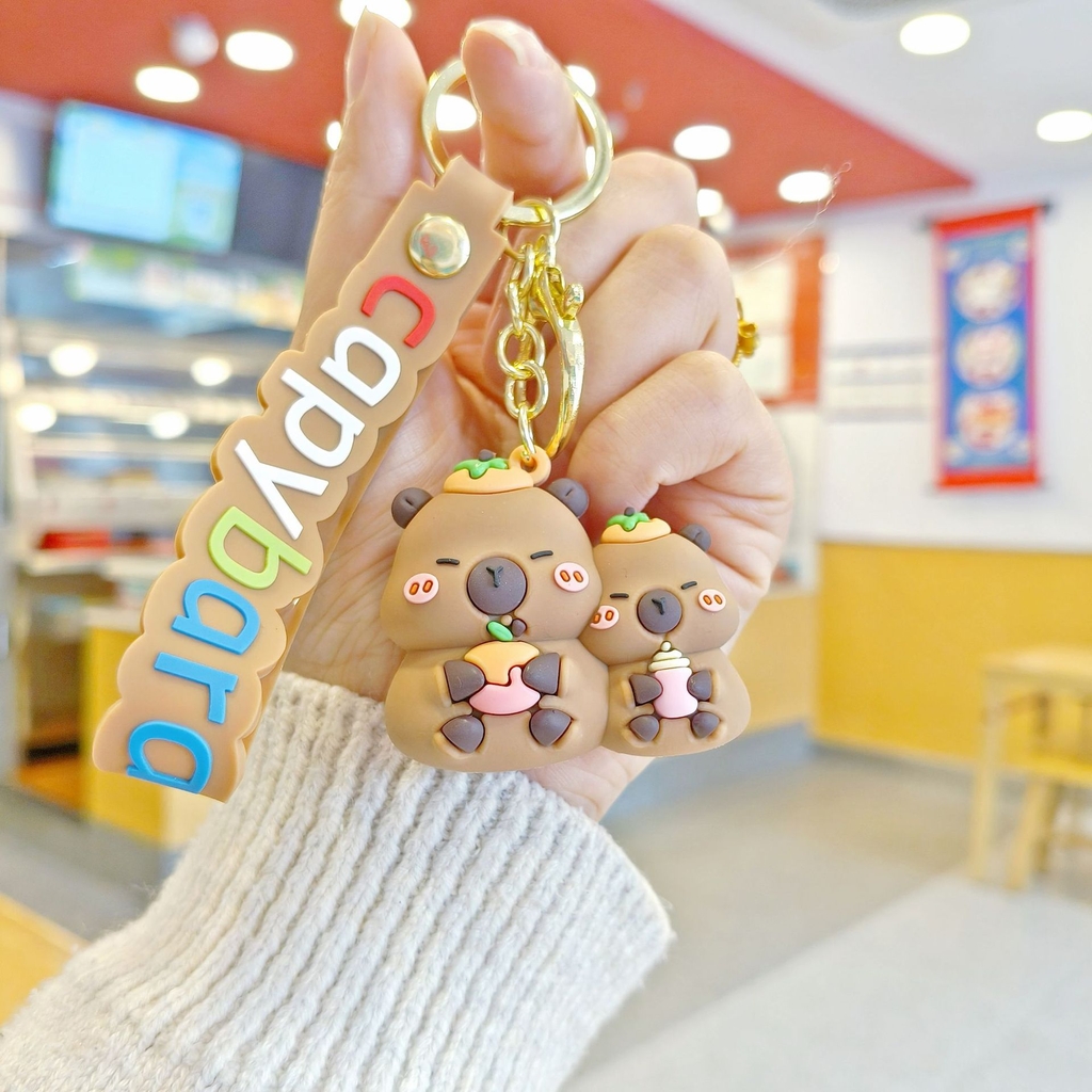 Móc Khóa 2 capybara uống sữa - Dây móc dài : 10cm - Mô Hình Cao : 6cm - Nặng 50gram - Bọc Túi K79-T8-S11