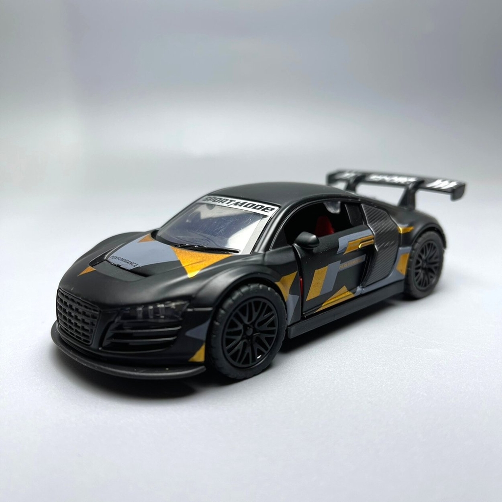 Mô Hình xe Audi màu Đen Vàng - tỉ lệ 1:36 Hợp kim có thể mở cửa - bánh sau chạy cót - Dài 12cm - rộng 5cm - cao 4cm nặng : 200gram - FULL BOX : box màu - Sku : oto34 - N3-K4-T1-S3