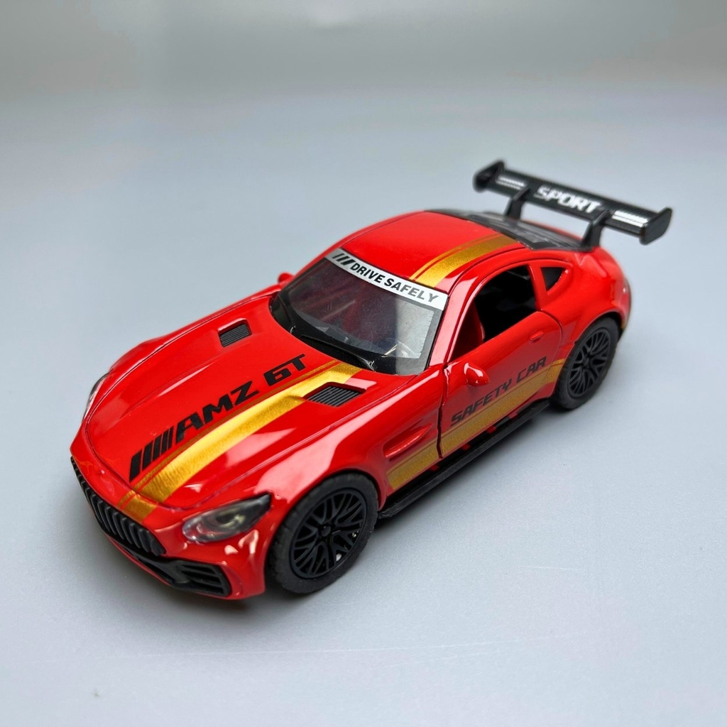 Mô Hình xe Mercedes AMG GTR Màu đỏ Tem vàng - tỉ lệ 1:36 Hợp kim có thể mở cửa - bánh sau chạy cót - Dài 12cm - rộng 5cm - cao 3.5cm - nặng : 200gram - FULL BOX : box màu