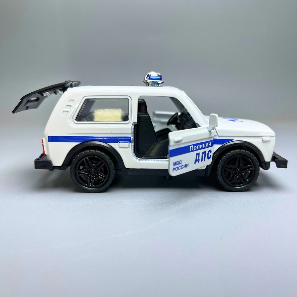 Mô Hình xe oto Police 102 màu trắng  - tỉ lệ 1:36 Hợp kim có thể mở cửa - bánh sau chạy cót - Có tiếng - đèn pha sáng - Dài 12cm - rộng 5cm - cao 4cm - nặng : 200gram - FULL BOX : box màu