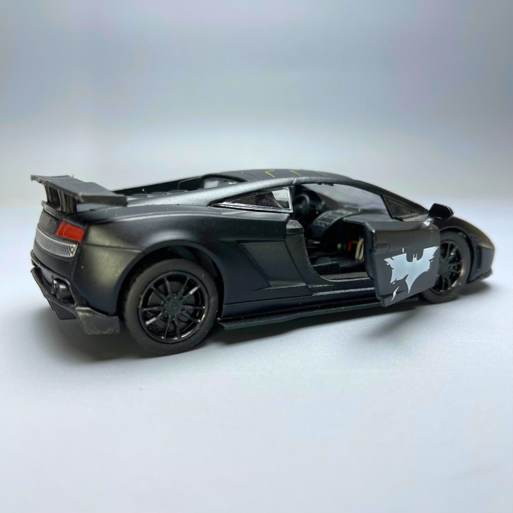 Mô Hình xe Lamborghini Batman - tỉ lệ 1:36 Hợp kim có thể mở cửa - bánh sau chạy cót - Có tiếng - đèn pha sáng - Dài 12cm - rộng 5cm - cao 3cm - nặng : 180gram - FULL BOX : box màu