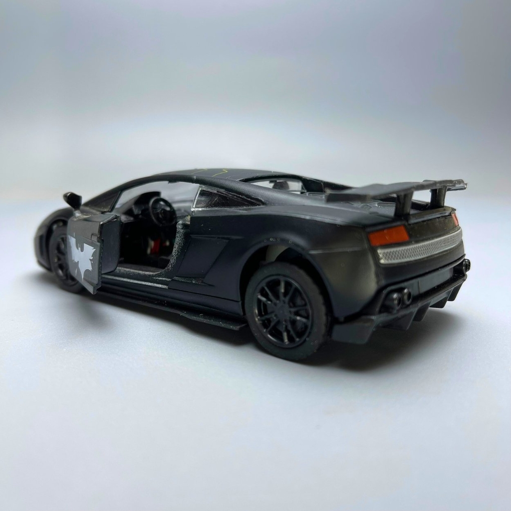 Mô Hình xe Lamborghini Batman - tỉ lệ 1:36 Hợp kim có thể mở cửa - bánh sau chạy cót - Có tiếng - đèn pha sáng - Dài 12cm - rộng 5cm - cao 3cm - nặng : 180gram - FULL BOX : box màu