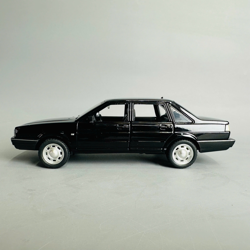 Mô Hình xe Volkwagen Satana đen tỉ lệ 1:24 Hợp kim có thể mở cửa - bánh sau chạy cót - Dài 19cm - cao 5.5cm - nặng 600gram - Figure Oto - FULL BOX : box màu - SKU : oto395 n3-k7-t2-s2