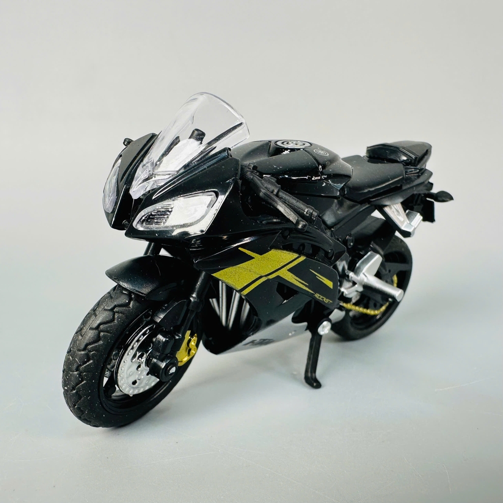 Mô Hình xe máy Đen Lé Vàng 1:18 Hợp kim - Dài 11cm - rộng 4cm - cao 6.5cm - nặng ~ 300gram - FULL BOX : box màu SKU : oto420 - K70-T2-S9