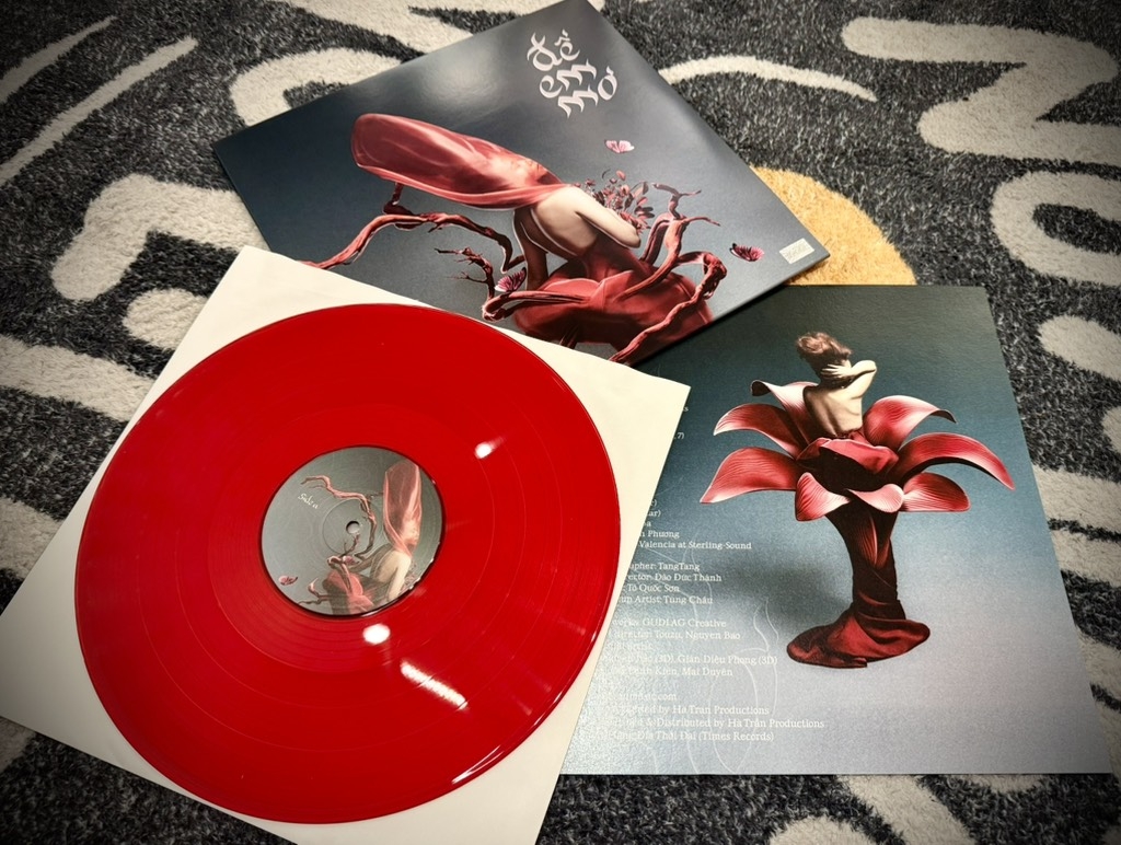 vinyl HÀ TRẦN - ĐỂ EM MƠ (TRANSLUCENT RUBY VINYL , LIMITED CHỮ KÍ )