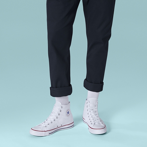 những đôi giày thể thao trắng