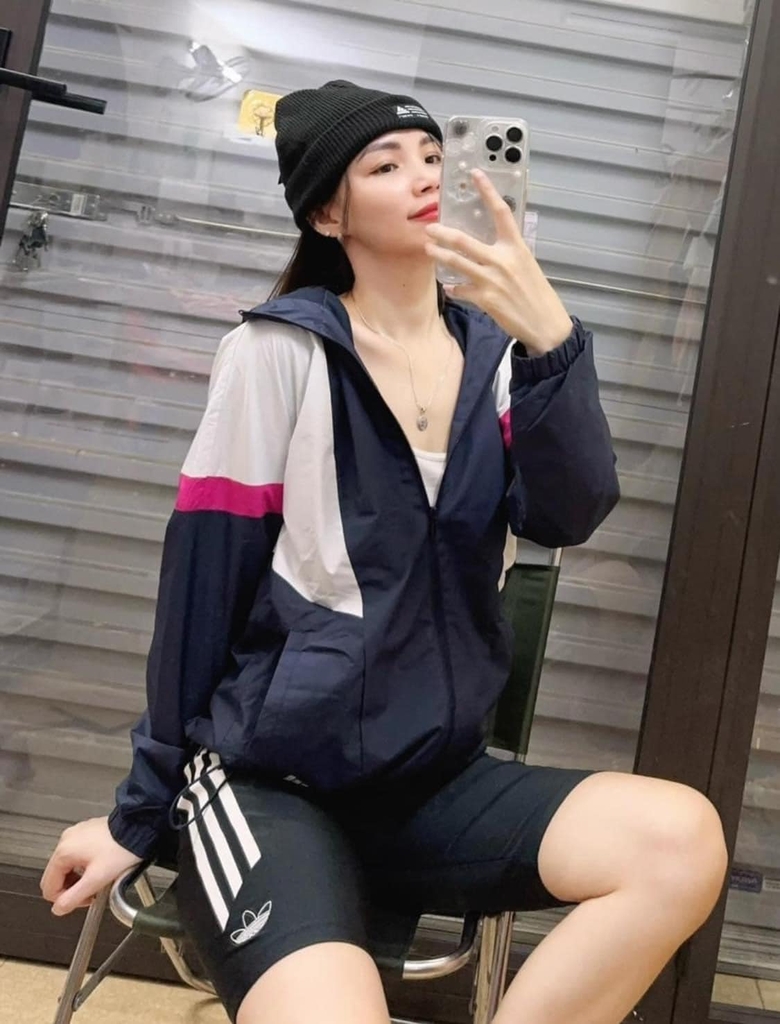 Áo khoác gió Adidas nữ