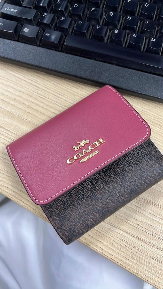 Ví Coach