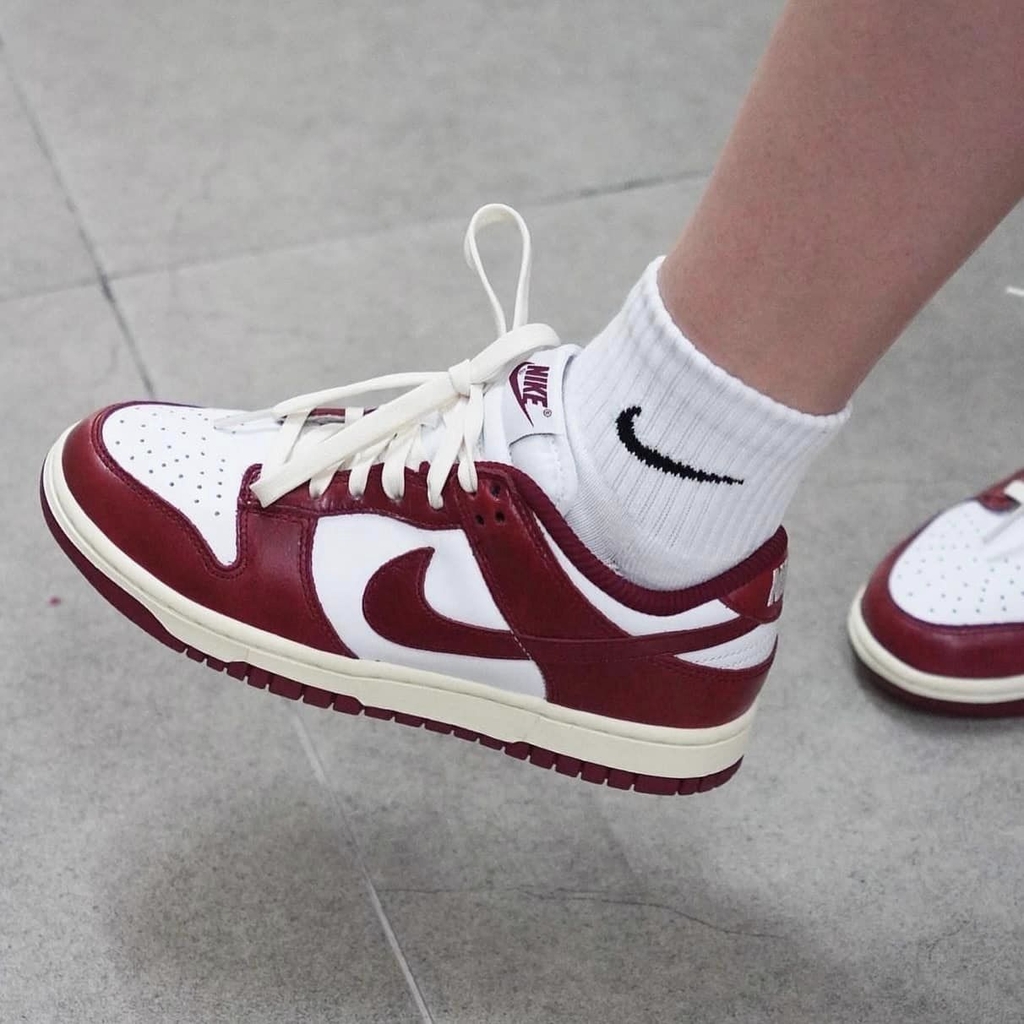 Nike Dunk Low Premium ‘Team Red’