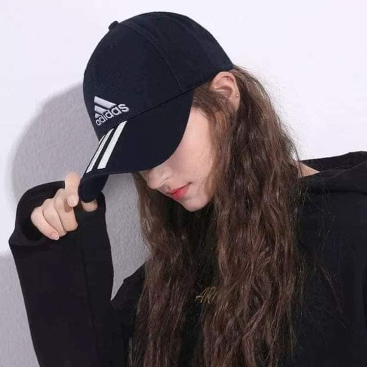 Mũ Adidas đen trơn