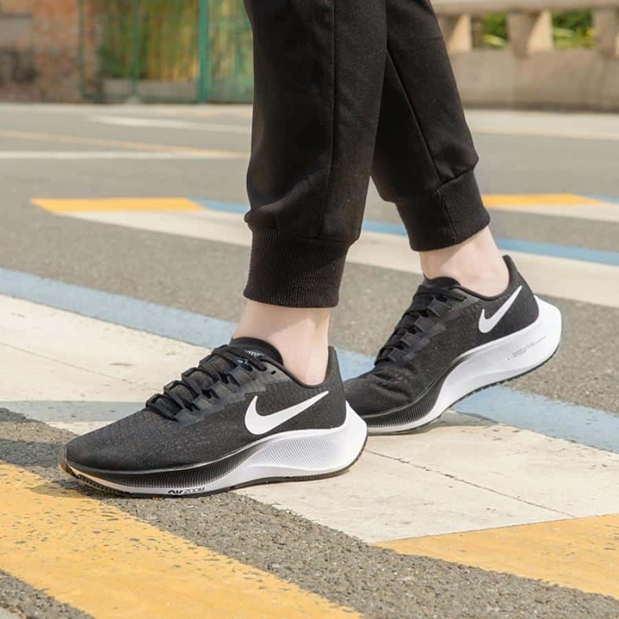Nike Air Zoom Pegasus 37 đen