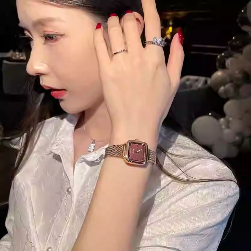 Đồng hồ nữ cũ, sang trọng nhẹ nhàng, đồng hồ cơ khí nữ vuông mới 2025 TS112250