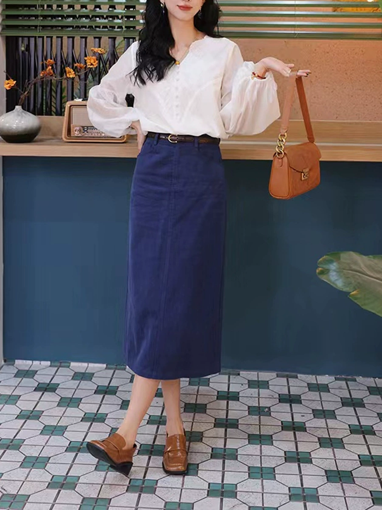 Áo sơ mi dài tay màu trắng phong cách retro Hong Kong, rộng rãi và ôm, nhẹ nhàng D110250