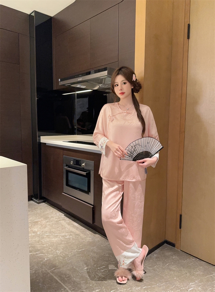 Bộ đồ ngủ kiểu Trung Quốc thêu cúc lụa mỏng jacquard sang trọng và thoải mái XINY DN102250