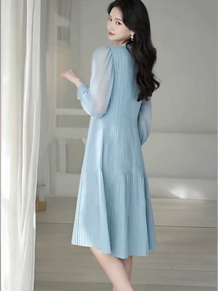 Đầm xếp ly dáng suông kiểu dài nhẹ ôm – phong cách ngọt ngào, dịu dàng D143250