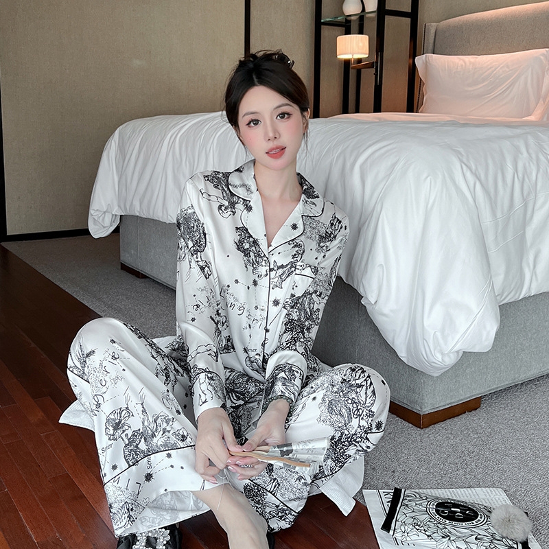 Đồ ngủ Pijama lụa băng cao cấp màu trắng họa tiết tranh mực ​​​​​​​DN425240