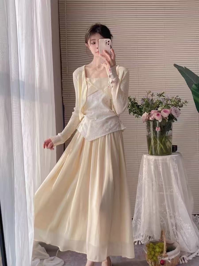 Set 3 món: Áo khoác + Áo hai dây dệt hoa + Chân váy B225