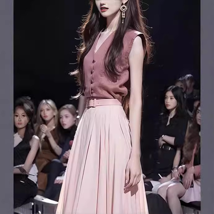 Set bộ Hồng áo ghile sát nách phối chân váy tương phản phong cách Hàn Quốc xu hướng D371240