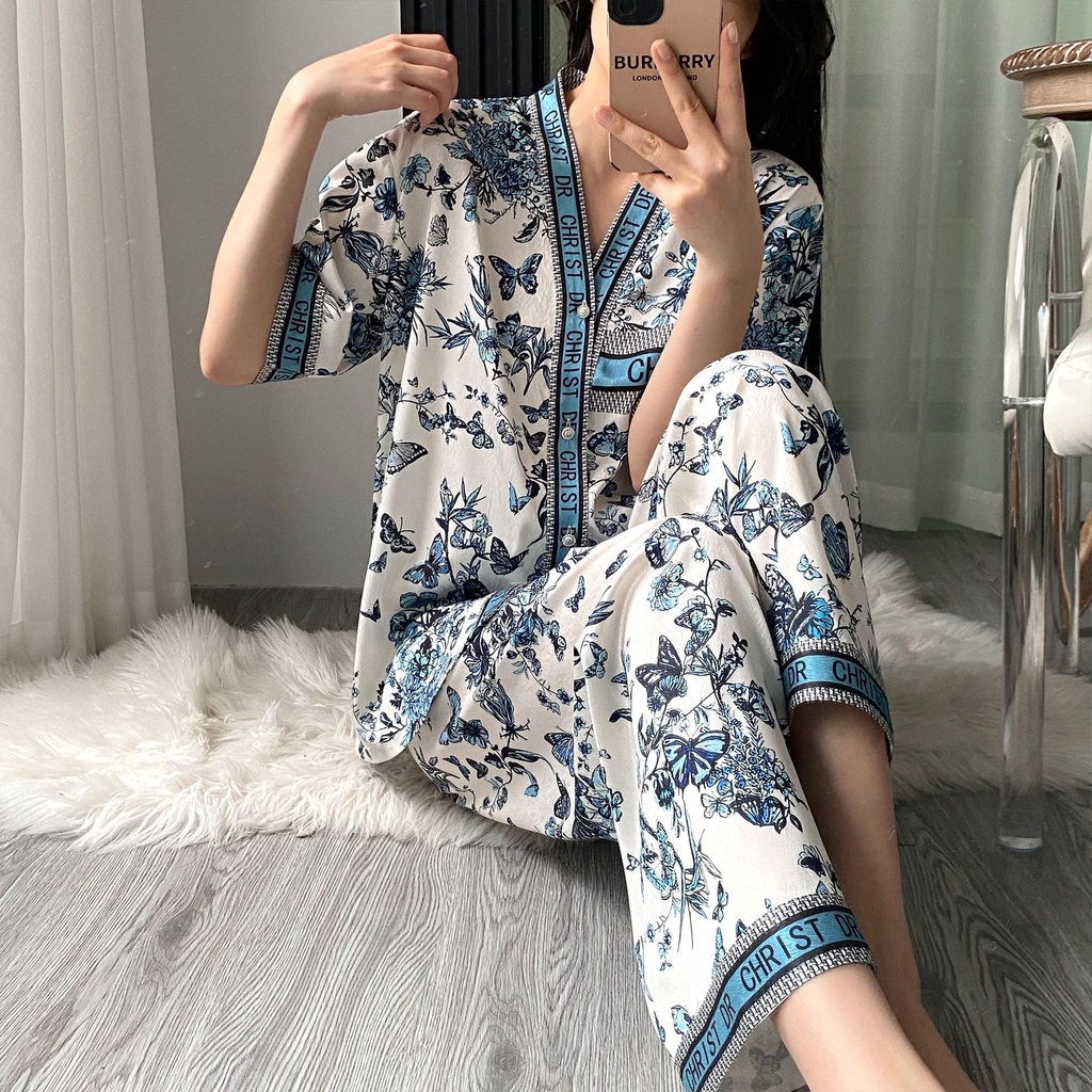 : Đồ ngủ Pijama lụa cao cấp 3 món họa tiết xanh hoàng gia sang trọng DN418240
