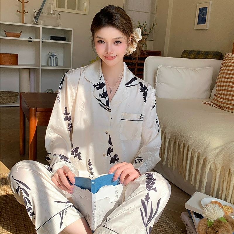Bộ đồ ngủ lụa băng phong cách hoa hồng đen trắng, dài tay jacquard DN166250